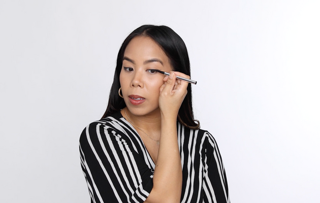 How To Apply Winged Eyeliner
